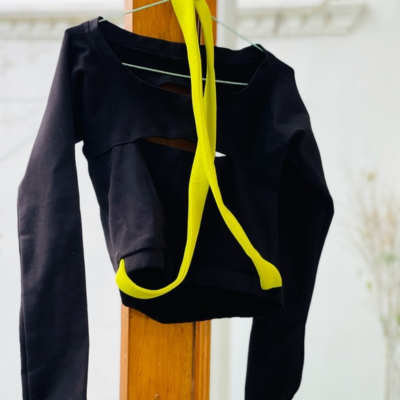 ‼️SOLD‼️Stunning athleisure - Picture 3 of 4